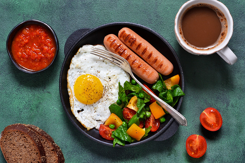 早晨,香肠,背景,沙拉,早餐,鸡蛋,咖啡,混凝土,绿色,番茄沙司