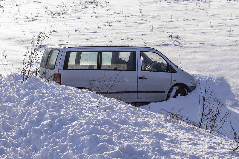 冬天,冰,汽车,沟,山地车,意外事件,水平画幅,雪,交通,风险