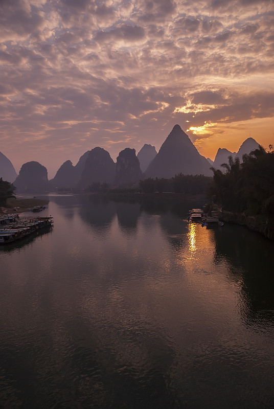 山,看风景,中国,桂林,阳光光束,色彩鲜艳,漓江,在上面,黎明,反射