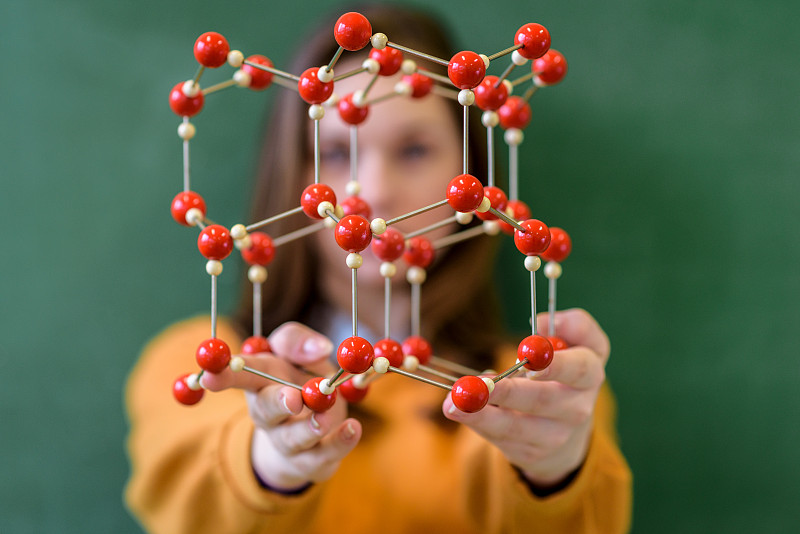 科学,模型,分子结构,拿着,学生,概念,女性,教室,青少年,生物科技