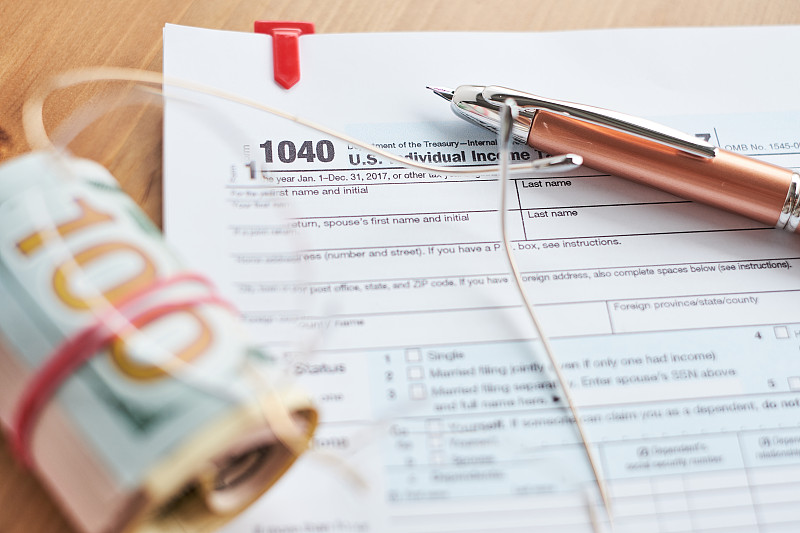 税表,美国,四月,1040税表,墨水笔,回形针,表格填写,家庭理财,税,表格