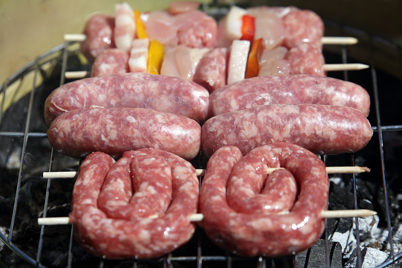 格子烤肉,香肠,串肉签,碳烤,经加工的肉,水平画幅,无人,生食,户外,胆固醇