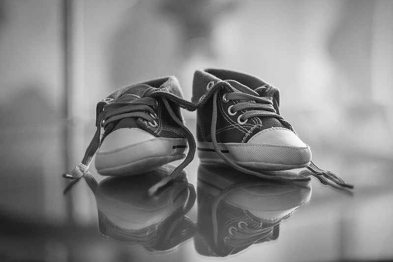 婴儿鞋,水平画幅,无人,黑白图片,西班牙,一对,摄影,反射