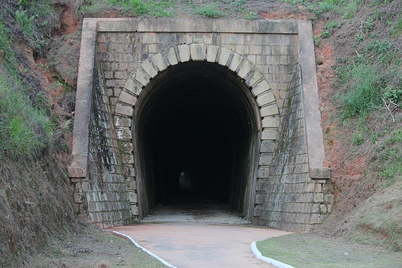 火车隧道,洞,水平画幅,无人,湿,石材,拱门,怪异,被抛弃的,辛兰多河