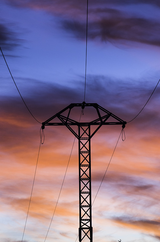 Silueta,de,torre,de,conducción,eléctrica.