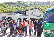10公里要价30元，景区摆渡车非坐不可吗