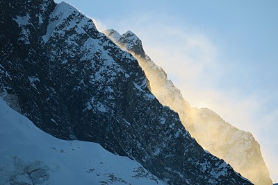 阿马达布朗峰