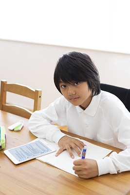 男孩