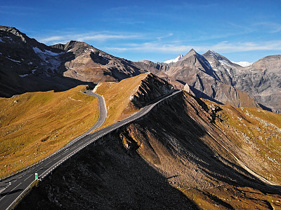 鸟瞰图的富舍托尔通过大格洛克纳风景优美的高山公路，奥地利