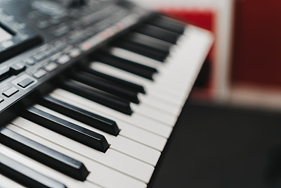 录音室里的钢琴键盘 录音室里的钢琴键盘