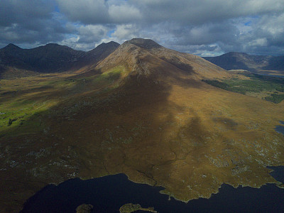 令人惊叹的风景康内马拉国家公园，野生大西洋方式，康内马拉，Co. Galway，爱尔兰。