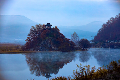 柏城河8 VH504沿岸祥春镇的晨景