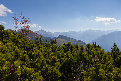 德国阿尔卑斯山伊泽勒山的景色