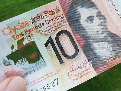 印有罗伯特·伯恩斯肖像和复制空间的10英镑苏格兰纸币