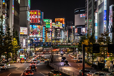 日本东京新宿区的街景