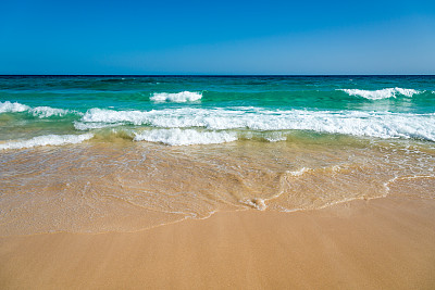 海浪的海洋-海滩的富埃特文图拉