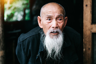 老年男人
