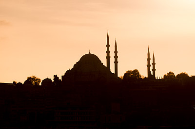 土耳其伊斯坦布尔金角卡拉科伊清真寺剪影