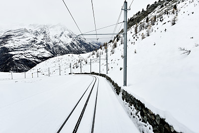 瑞士策马特的单轨火车轨道