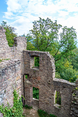 德国巴登-巴登的古城堡遗址(城堡中的Altes Schloß， Battertfelsen Hohenbaden)