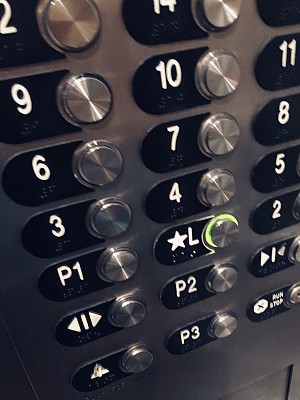 电梯按钮面板上没有13层的号码