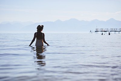 海滩上的梦幻女孩