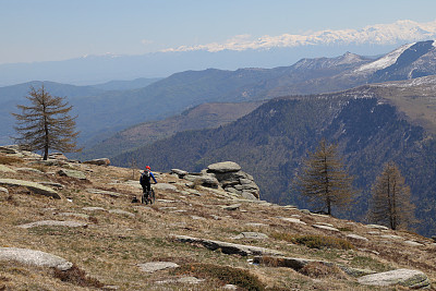 女山地自行车下山草坡