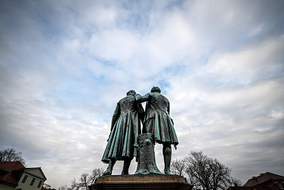 德国魏玛的歌德和席勒雕塑