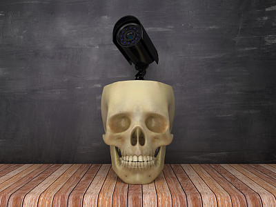 人类头骨与安全摄像头在黑板背景- 3D渲染