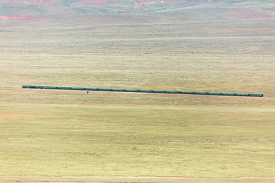 青藏铁路位于青藏高原