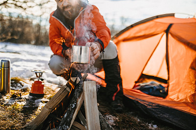 茶,雪,热,冷,人造物,中老年男人,仅一个中老年男人,仅男人,羊毛帽,仅一个男人