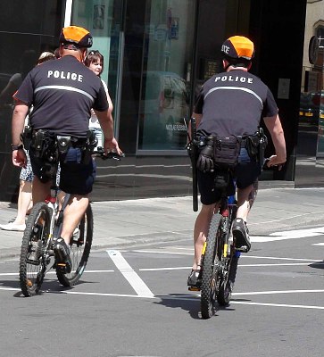 卢森堡警察与自行车风景