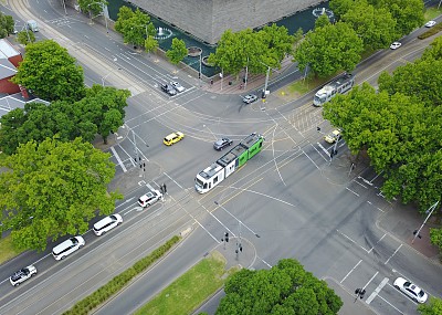 鸟瞰图-有轨电车穿越