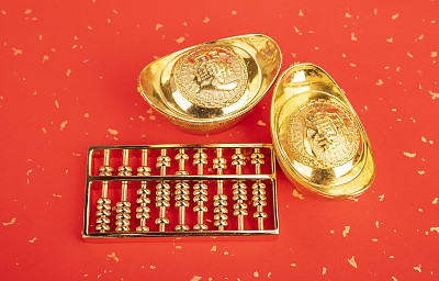 中国新年装饰品——金元宝、橙、金币、金算盘