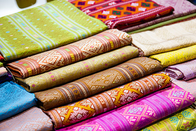 泰国丝绸织物-手工编织的泰国丝绸纺织品与传统