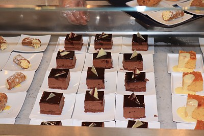 方形巧克力蛋糕