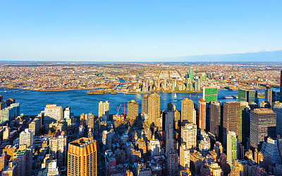 鸟瞰曼哈顿中城和长岛城反射