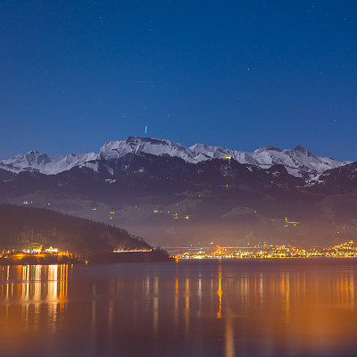 晚上全景。瑞士阿尔卑斯山。广州的Nidwalden