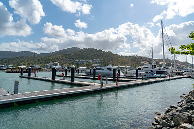 Boathaven海滩公园，Airlie海滩在热带圣灵岛，澳大利亚。