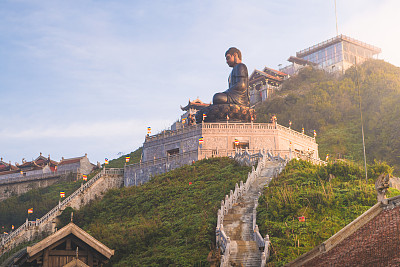 美丽的风景金山宝唐图塔和中国神u来和观音在越南萨帕翻斯盘山