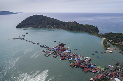 鸟瞰图(无人机拍摄)在邦宝码头，Koh Chang，泰国