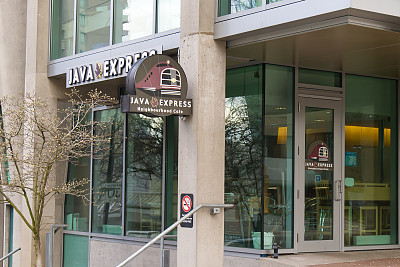 在温哥华市中心的著名咖啡店“Java Express”
