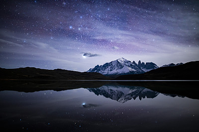 托雷斯·德尔·潘恩山脉的夜空