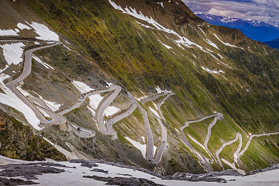 帕索·德尔·斯特尔维奥阿尔卑斯山路-白云石阿尔卑斯-意大利与瑞士边境
