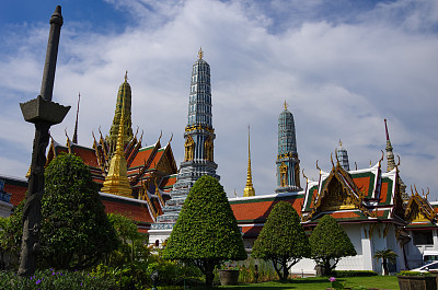 玉佛寺(Wat Phra Kaew)英文俗称玉佛寺(Temple of the Emerald Buddha)，泰国曼谷
