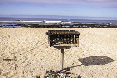 海滩烧烤架