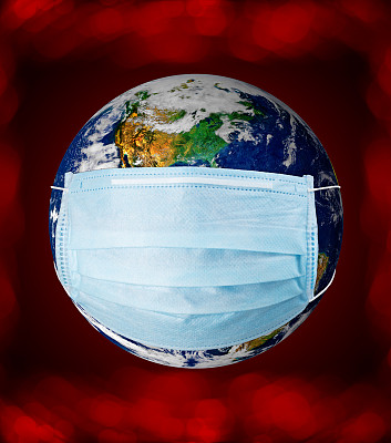 流行病概念-地球在红色背景下的医用面具