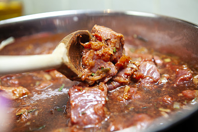 搅拌牛肉火锅在家烹饪