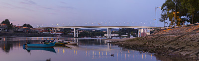 日落时分的Freixo桥和杜罗河