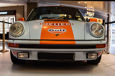 经典保时捷911赛车版70年代在多哈国际机场。